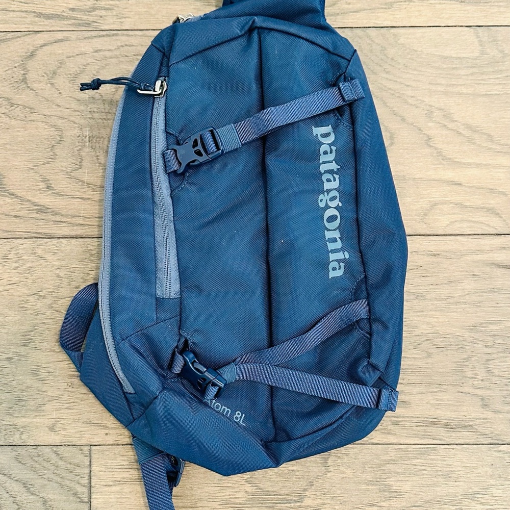 Patagonia Atom Sling Bag 8L - Navy Blue
